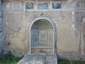 Nymphäum mit Wandnische