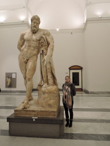 Herkules-Statue mit Größenvergleich :)