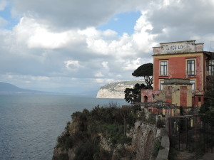 Blick von der Via Aniello Califano auf den Golf von Neapel