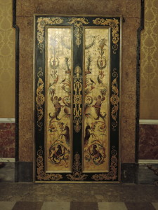 Türen im Palazzo Reale