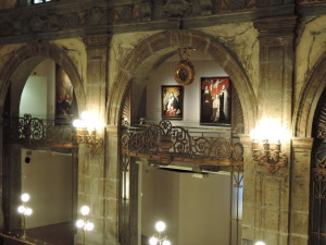 Gemäldegallerie über den ehemaligen Bankschaltern